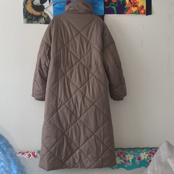 H&M size XXL long quilted puffer coat has pockets and snap slits on sides, beige - Picture 6 of 10
